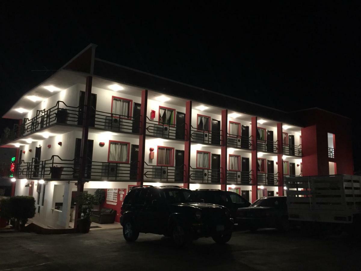 Hotel Descanso Inn Тихуана Екстериор снимка
